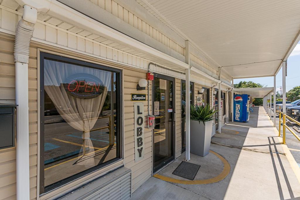 Golden Isles Inn & Suites Brunswick Exterior foto