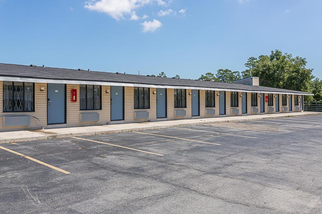 Golden Isles Inn & Suites Brunswick Exterior foto